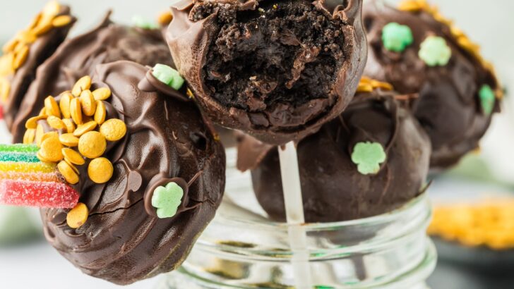 Amazing Pot of Gold Cake Pops Made with OREOS