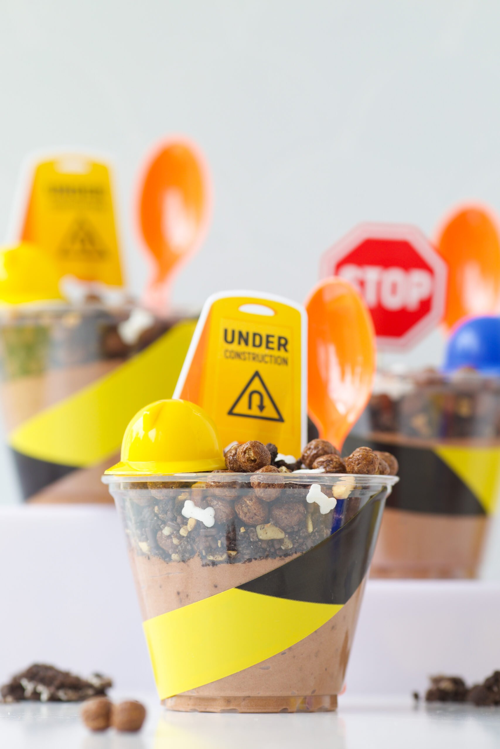 fun construction party dessert idea. pudding dirt cups.