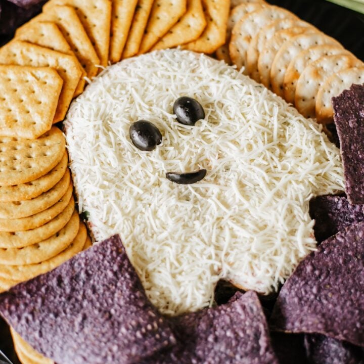 ghost cheeseball with crackers