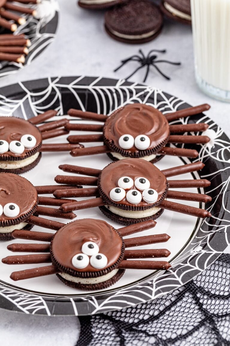 The Best OREO Spiders Recipe For a Halloween Party