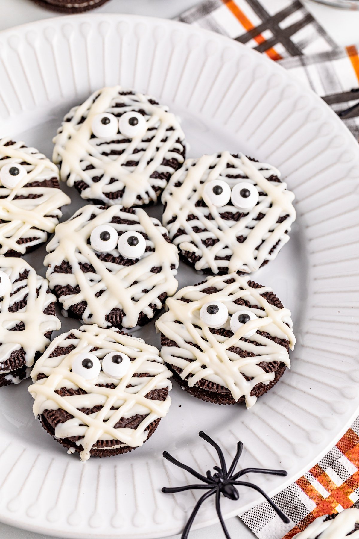 oreo mummies on a black web background