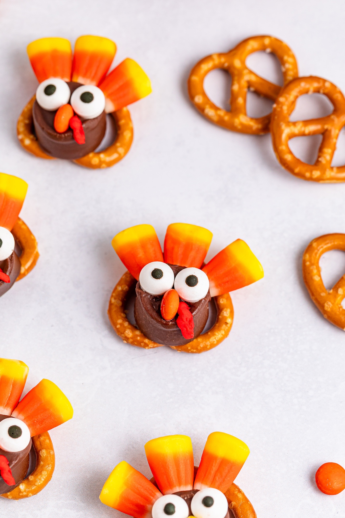 up close of mini pretzel turkeys