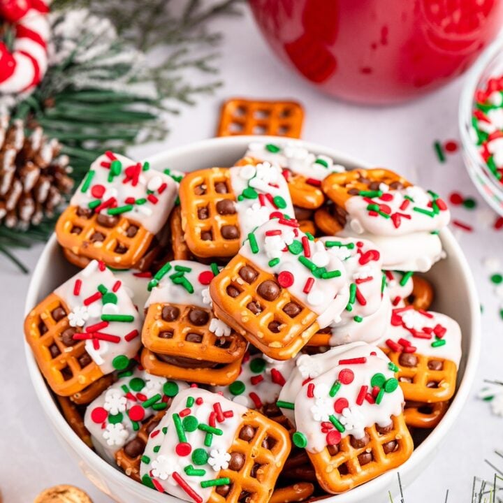 white bowl of Christmas pretzel sandwiches