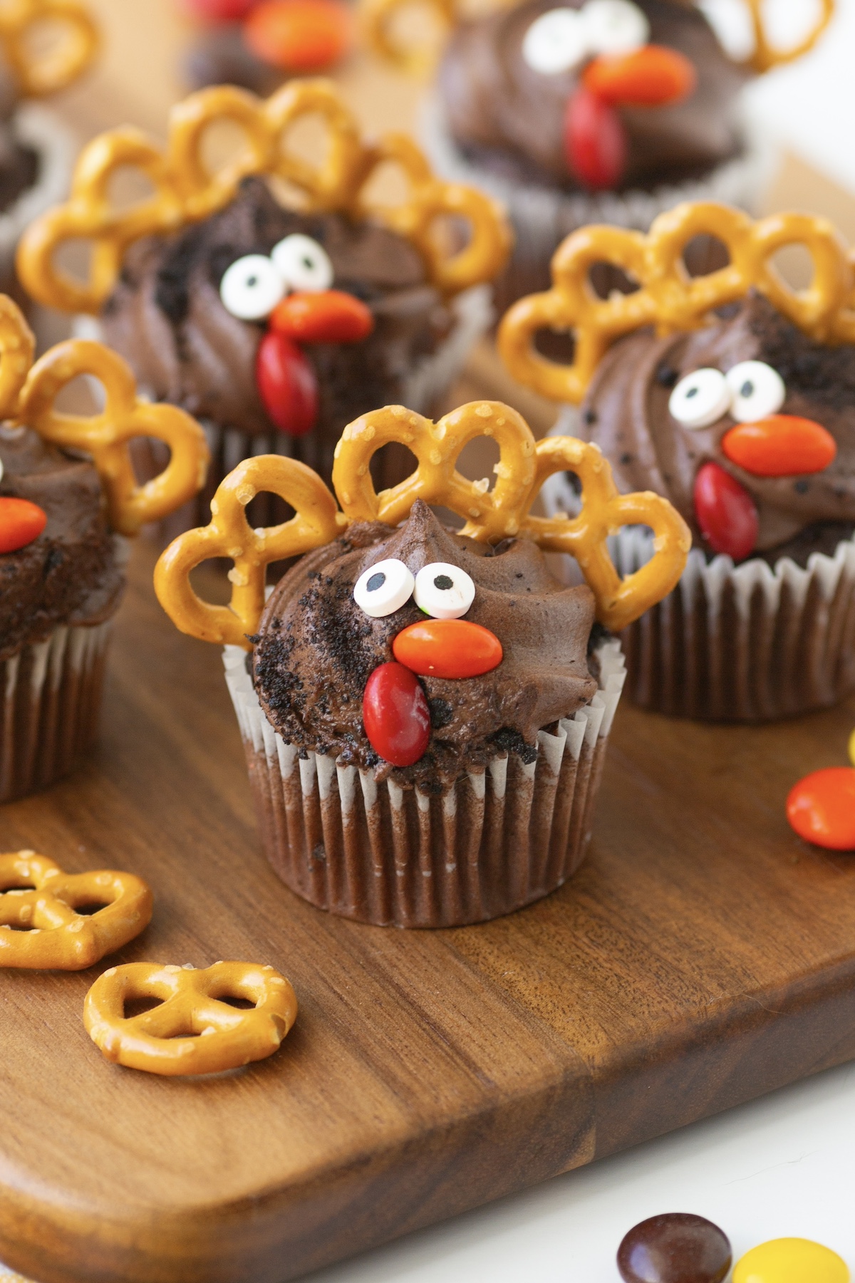 up close view of mini thanksgiving cupcakes made with mini pretzel twists, candy eyes and candies