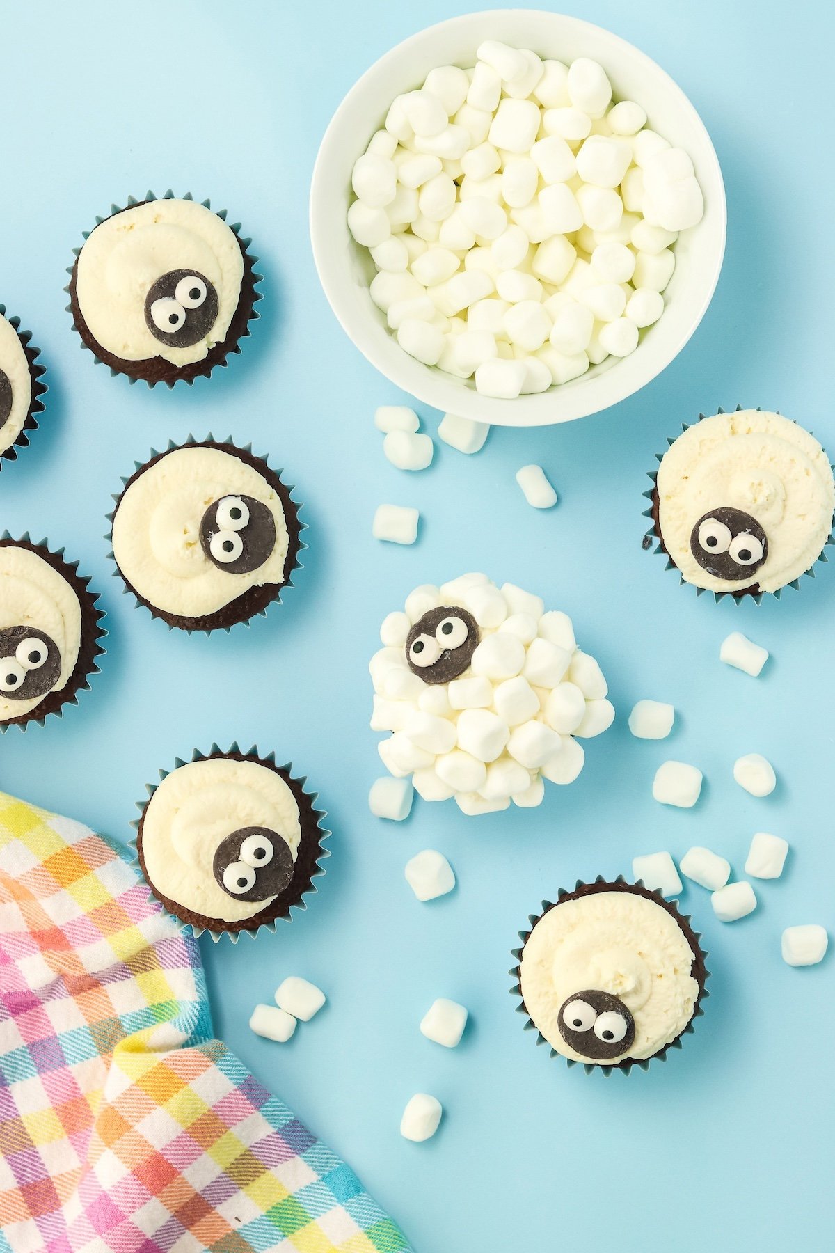 sheep cupcakes with marshamllows