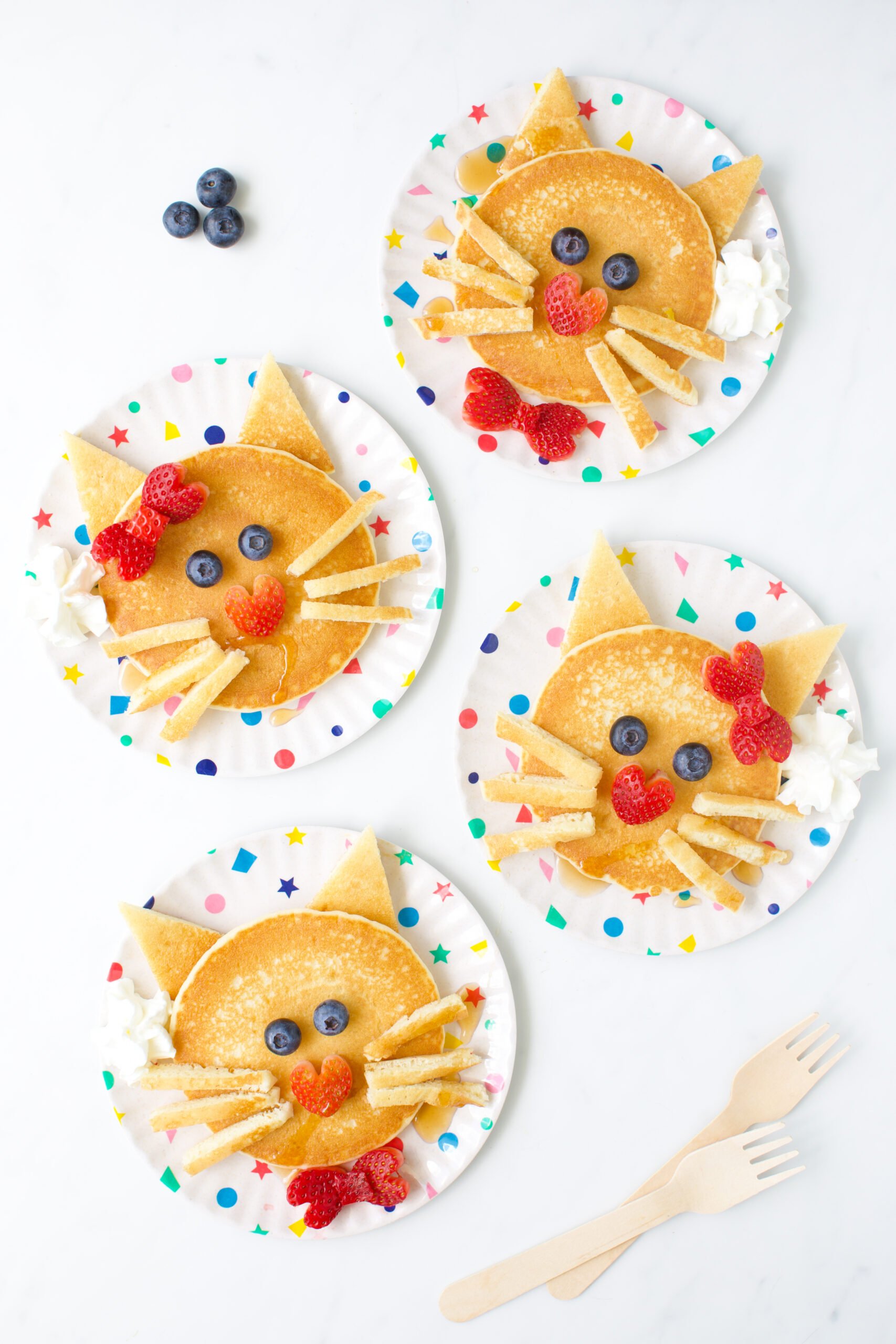 cute cat pancakes that anyone can make. cute animal pancake ideas.