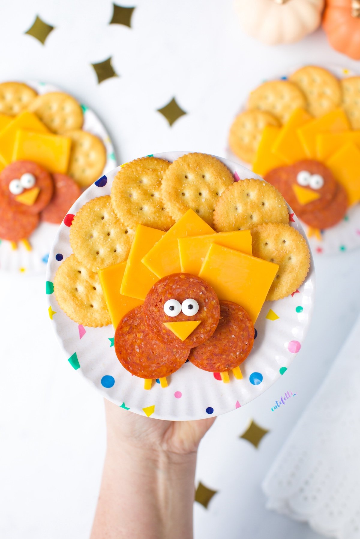 mini turkey cheese plates that are so adorable for Thanksgiving
